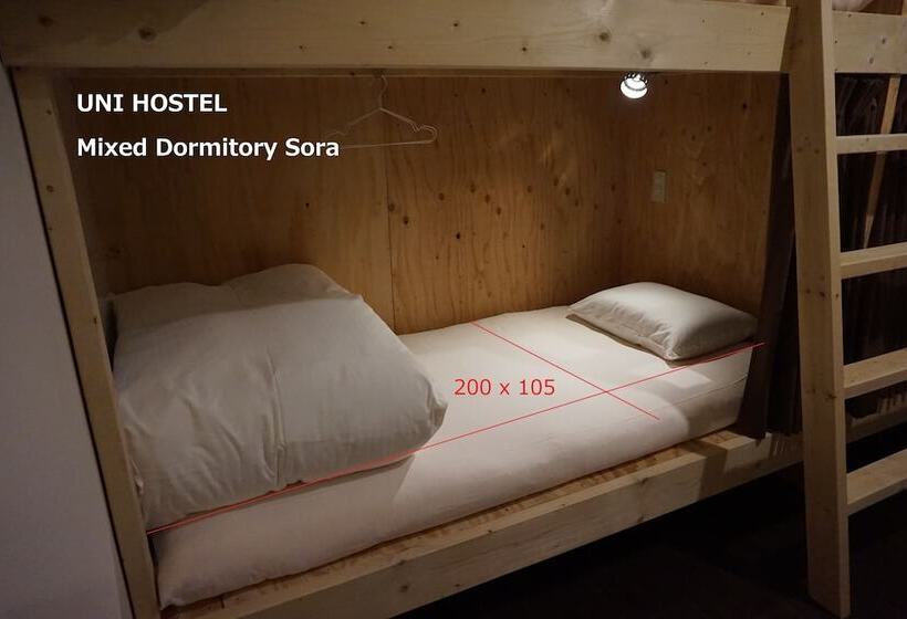 מיטה בחדר משותף, Uni Hostel
