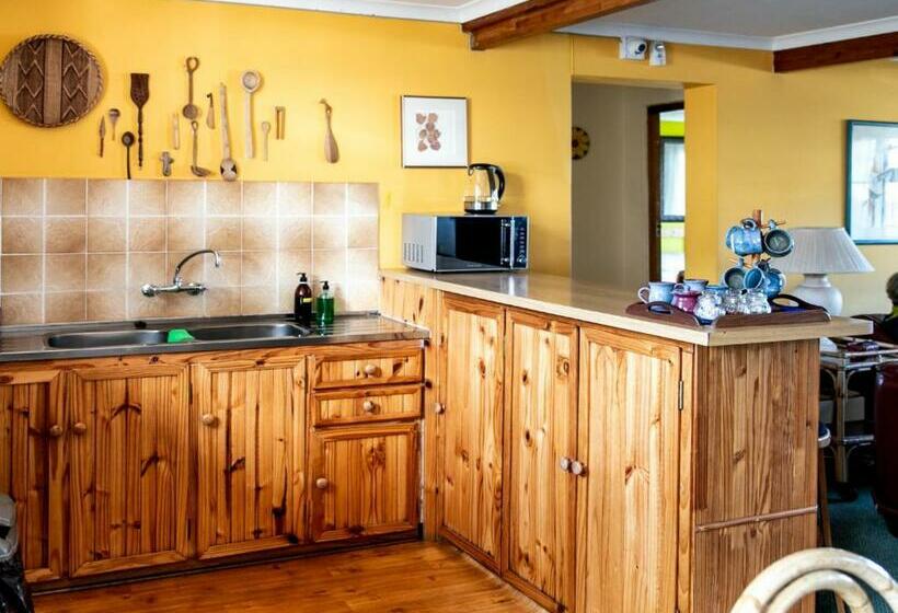 패밀리 스위트, Zoete Inval