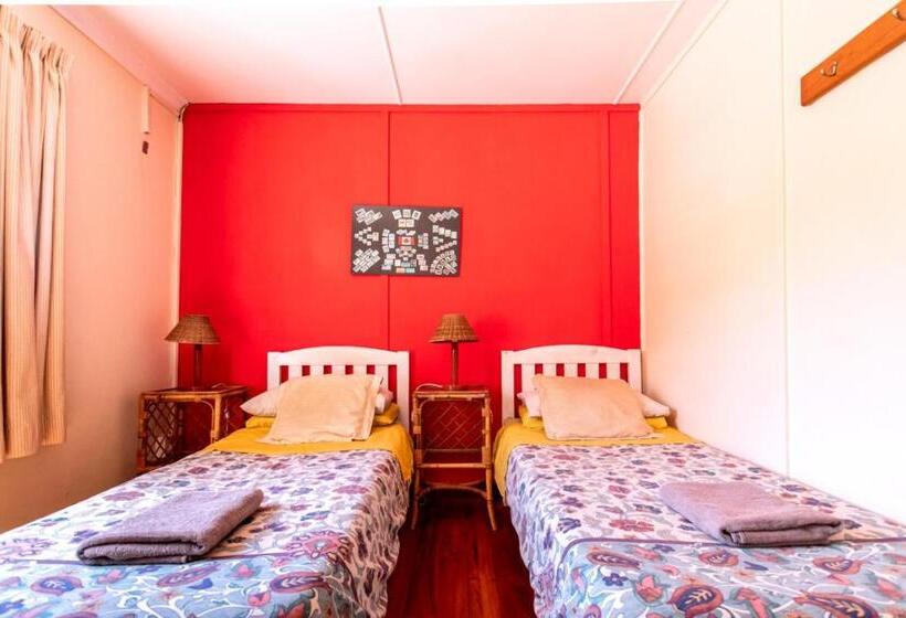 이코노미 룸, Zoete Inval