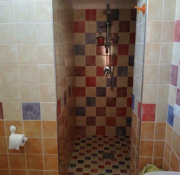 اتاق استاندارد چهار تخته, B&b Pompeilog