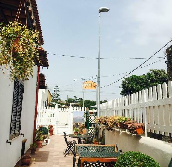 اتاق استاندارد چهار تخته, B&b Pompeilog