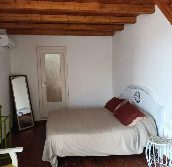 اتاق استاندارد چهار تخته, B&b Pompeilog