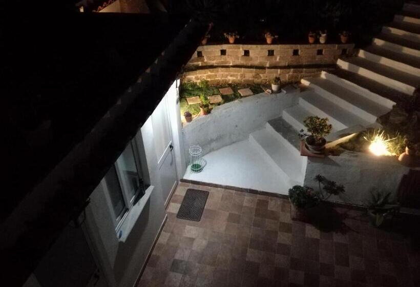اتاق اکونومی, B&b Pompeilog