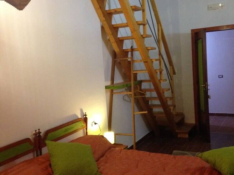 Четырехместный Номер Стандарт, B&b Pompeilog