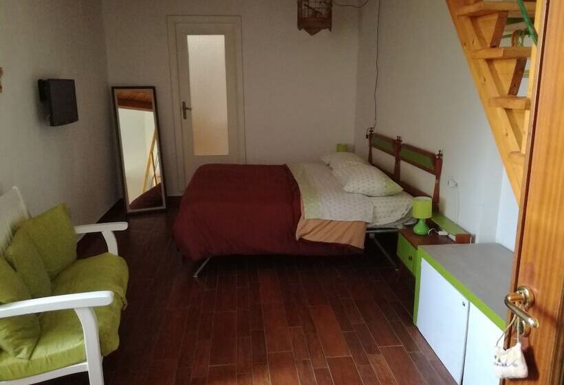 اتاق استاندارد چهار تخته, B&b Pompeilog