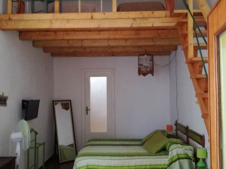 اتاق استاندارد چهار تخته, B&b Pompeilog