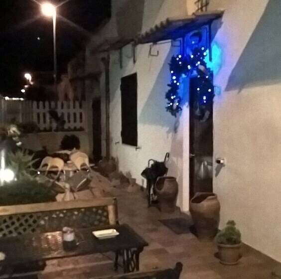 اتاق استاندارد چهار تخته, B&b Pompeilog