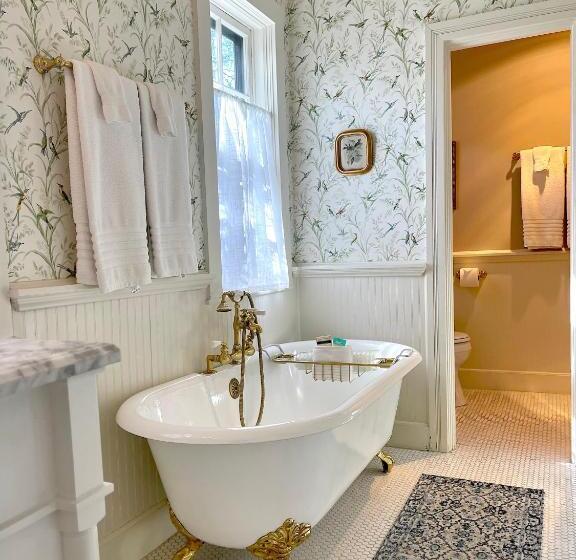 غرفة سوبيريور سرير كينج, Mccall House Boutique