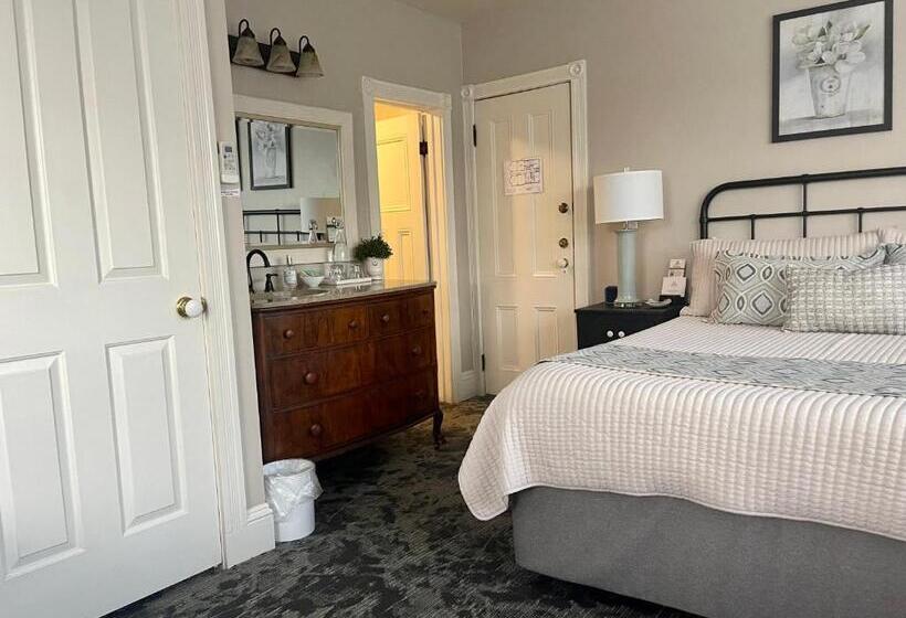 غرفة قياسية سرير كينج, Mccall House Boutique