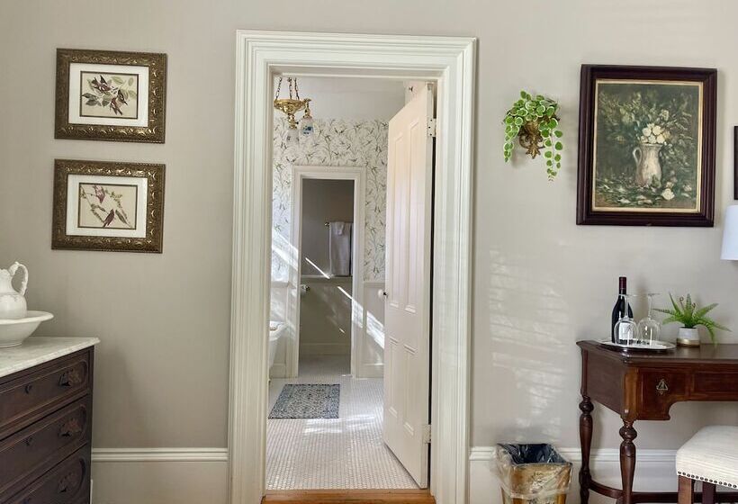 Номер Стандарт, Mccall House Boutique