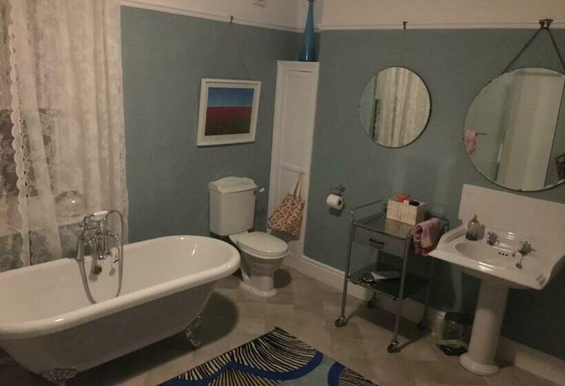 스탠다드 룸 킹사이즈 침대, Newberry Beach Lodge