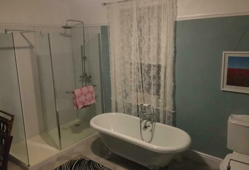 스탠다드 룸 킹사이즈 침대, Newberry Beach Lodge