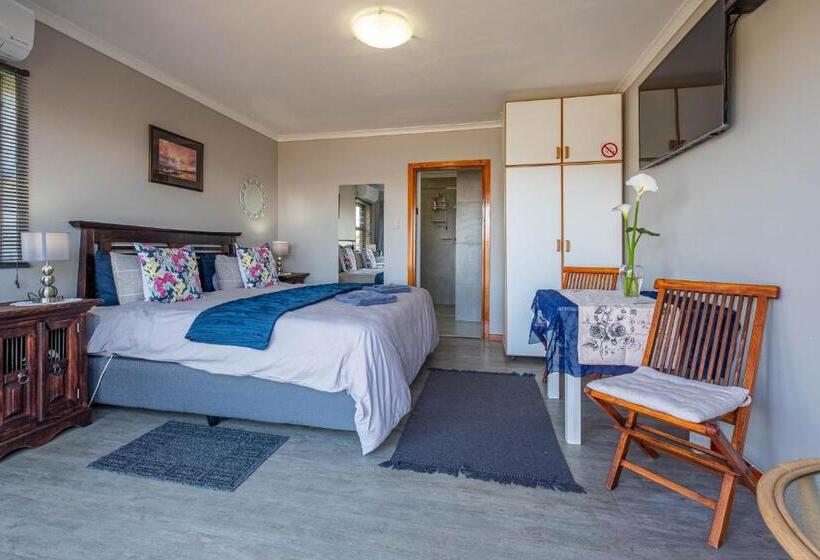 Suite with lake view, Paradise Found