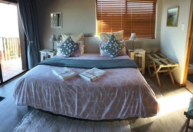 Suite with lake view, Paradise Found