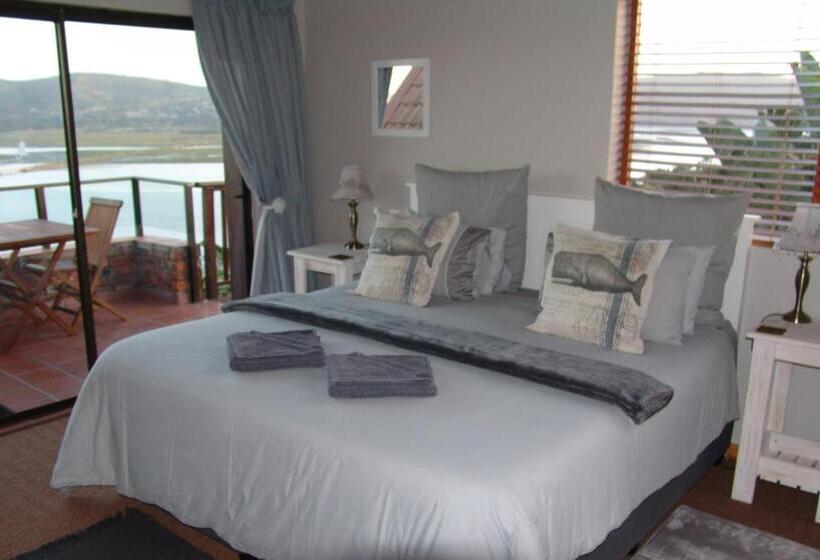 Suite with lake view, Paradise Found