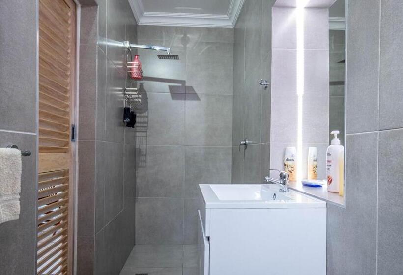 Люкс с Террасой, Paradise Found