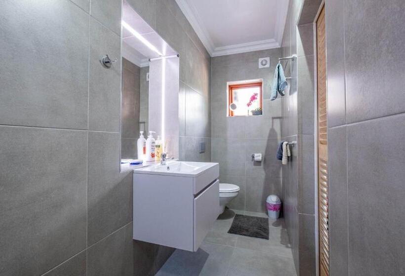 Люкс с Террасой, Paradise Found