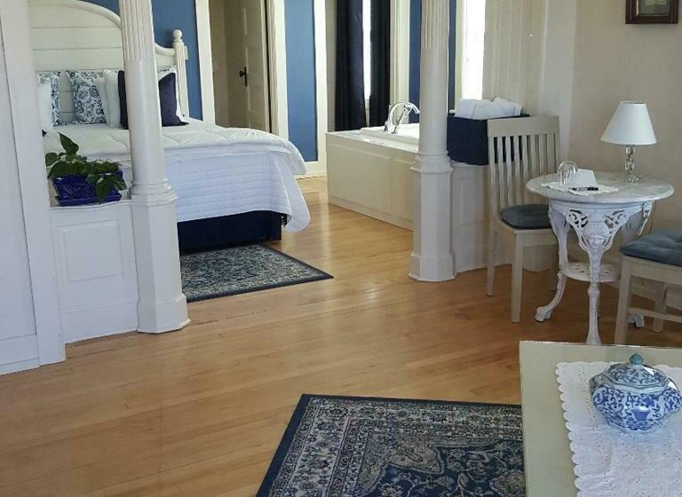 סוויטה עם מרפסת, The Wanderlust