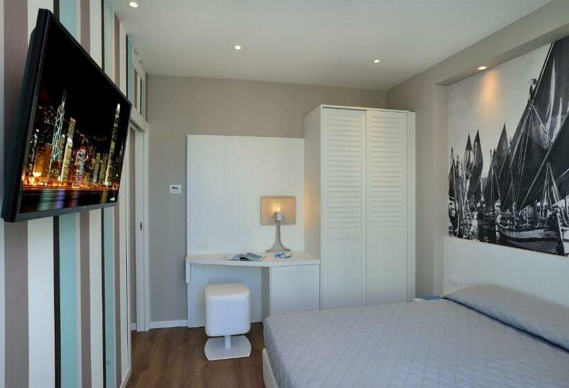 سوییت جونیور با بالکن, Embassy Hotel & Spa