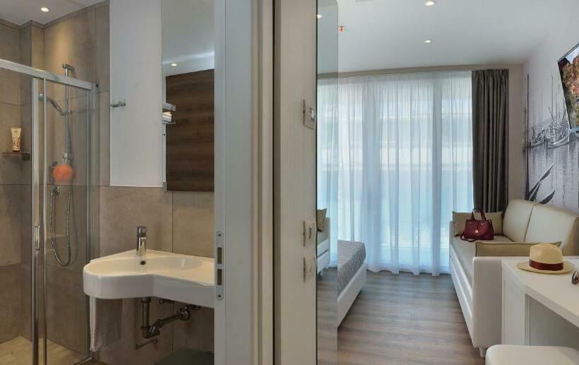 Economy Quadruple Room, Embassy Hotel & Spa