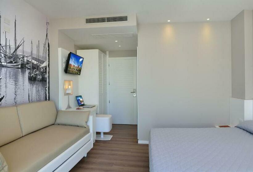 Economy Quadruple Room, Embassy Hotel & Spa