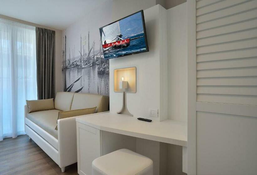 Economy Quadruple Room, Embassy Hotel & Spa