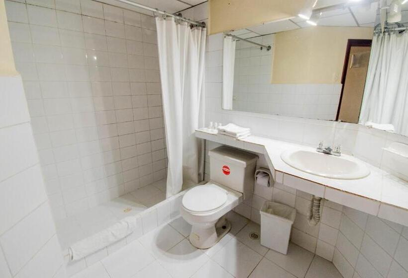 اتاق استاندارد سه نفره, Grand Hotel Loja