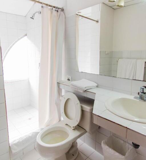 اتاق استاندارد سه نفره, Grand Hotel Loja