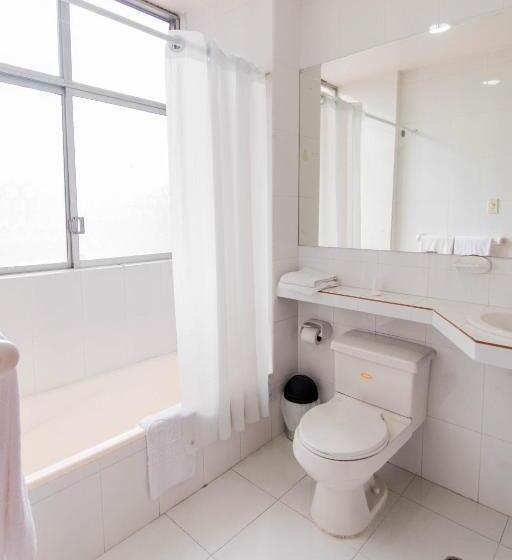 اتاق استاندارد چهار تخته, Grand Hotel Loja