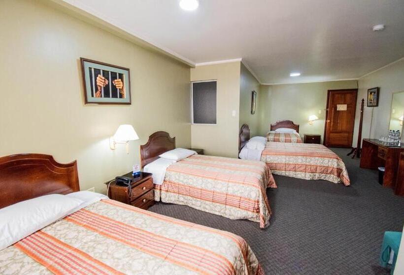 اتاق استاندارد چهار تخته, Grand Hotel Loja