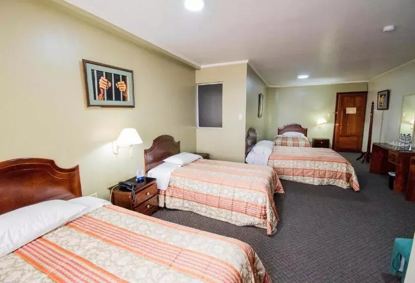 اتاق استاندارد چهار تخته, Grand Hotel Loja