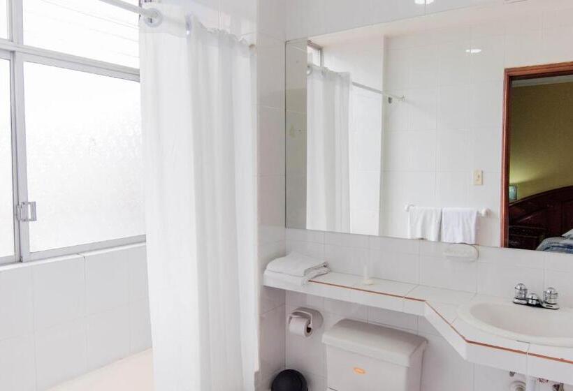 اتاق استاندارد چهار تخته, Grand Hotel Loja