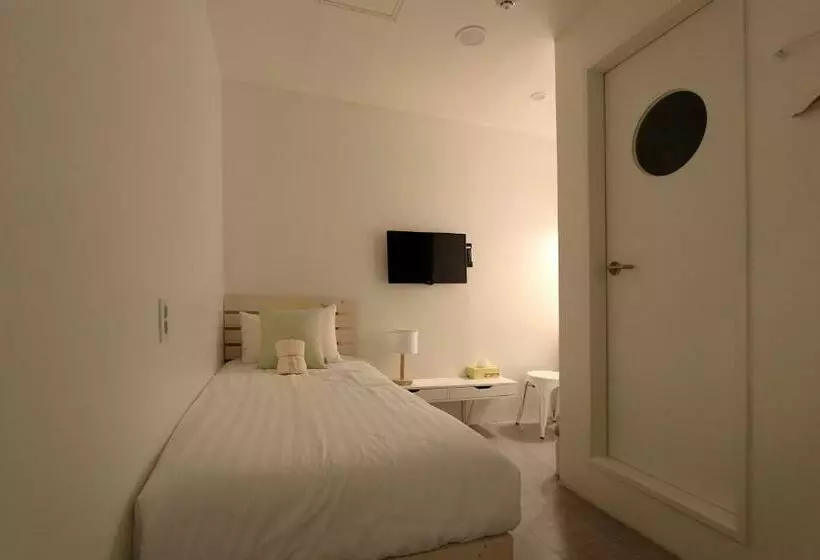 اتاق استاندارد یک نفره, Hostel Haru