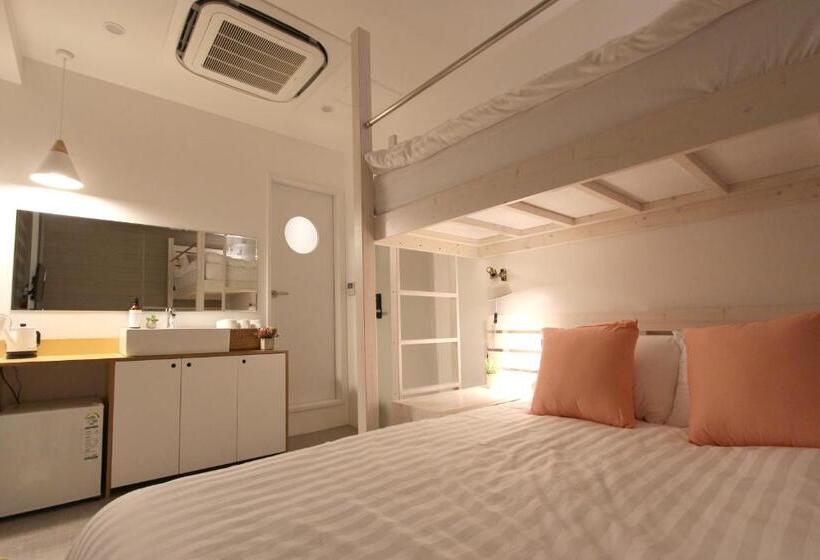 スタンダードトリプルルーム, Hostel Haru