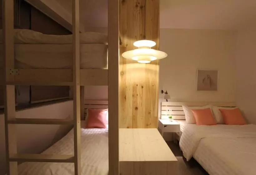اتاق سوپریور خانوادگی, Hostel Haru