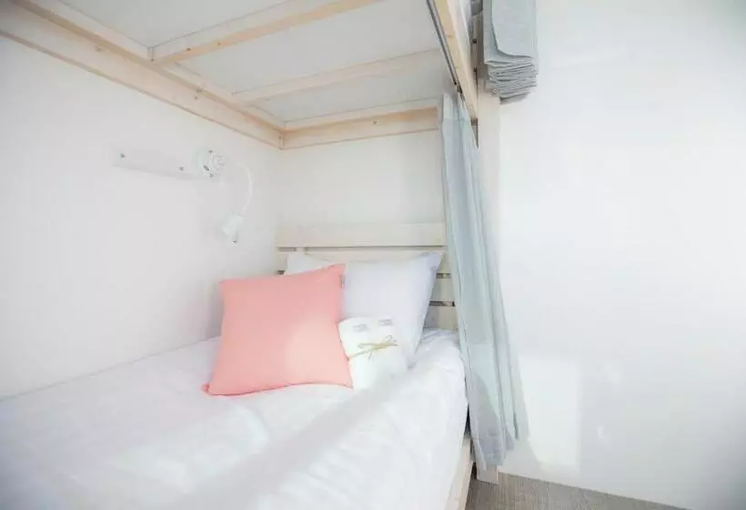 اتاق استاندارد با تخت‌های تاشو, Hostel Haru