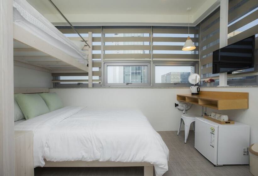 スタンダードトリプルルーム, Hostel Haru