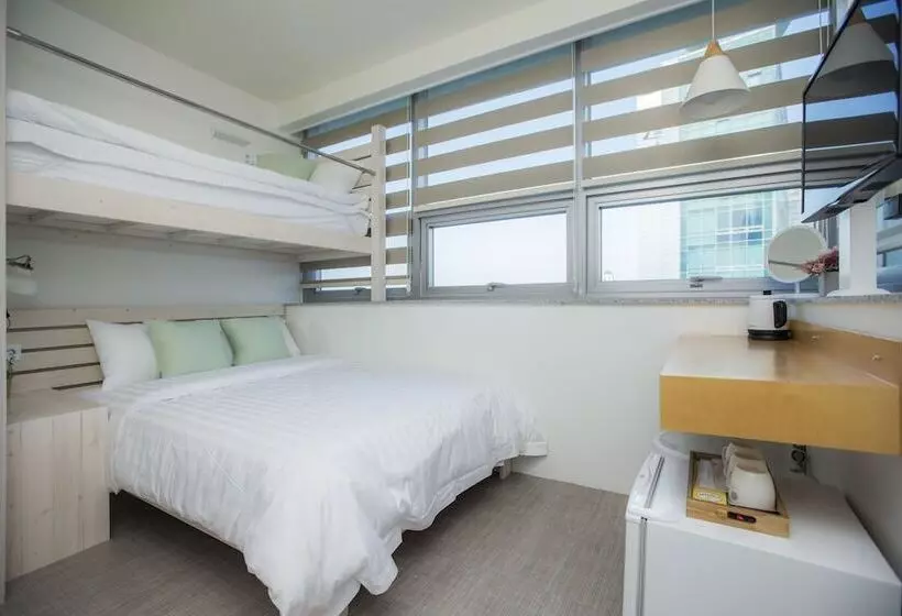اتاق استاندارد سه نفره, Hostel Haru