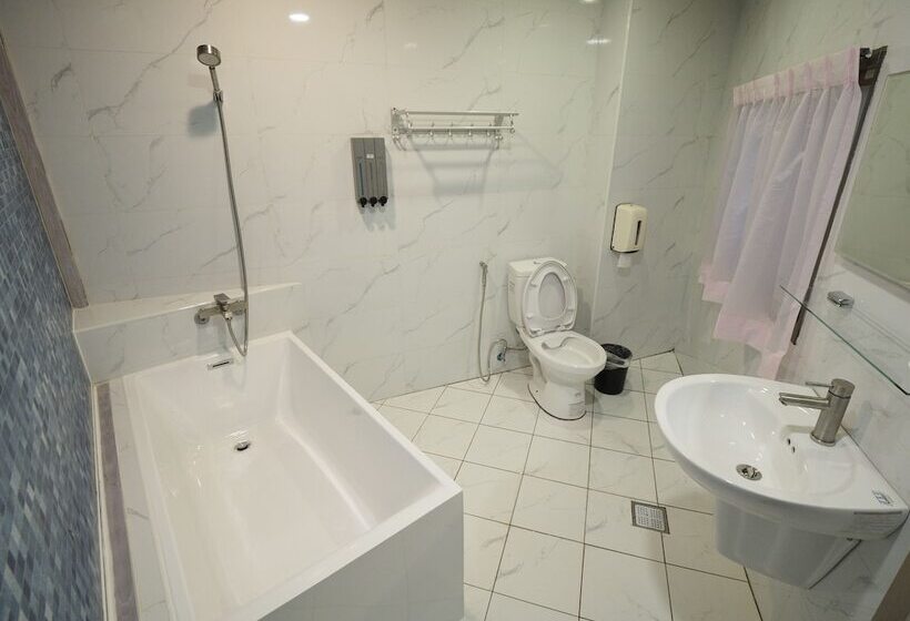 اتاق استاندارد چهار تخته, 合悅都會商旅 Heyue