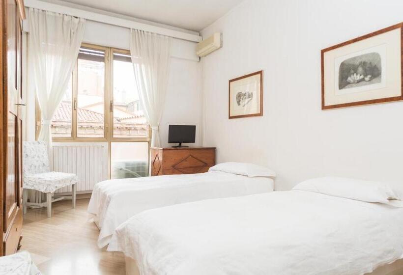 غرفة قياسية مع حمام خارجي, Cristina Rossi Bed & Breakfast