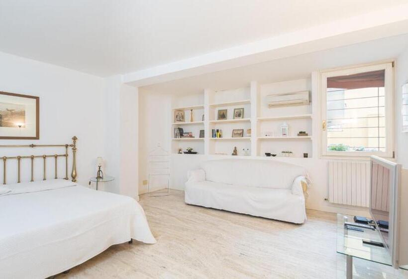 غرفة قياسية ثلاثية مع حمام خارجي, Cristina Rossi Bed & Breakfast