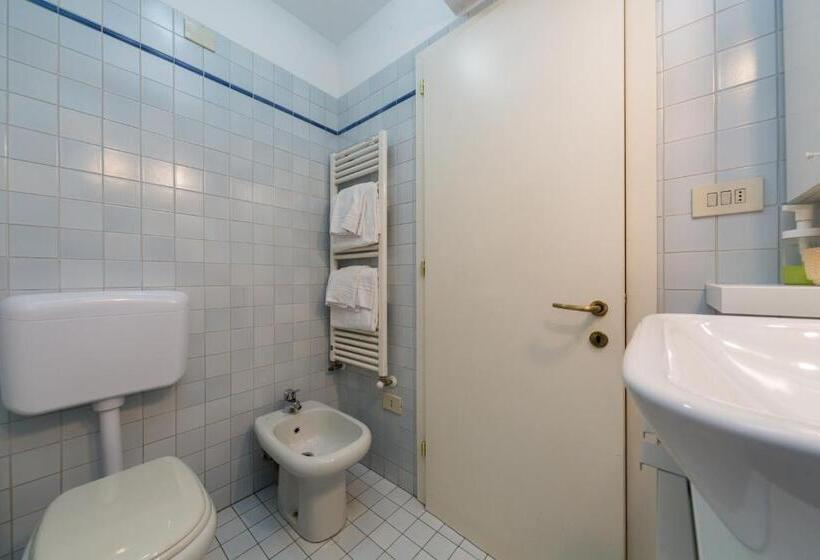 غرفة قياسية ثلاثية مع حمام خارجي, Cristina Rossi Bed & Breakfast