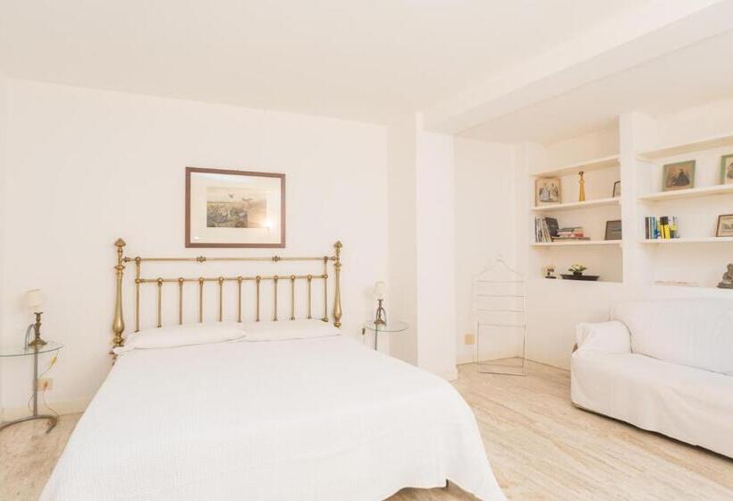 غرفة قياسية ثلاثية مع حمام خارجي, Cristina Rossi Bed & Breakfast