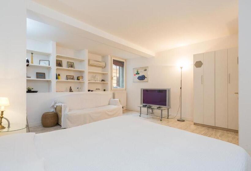 غرفة قياسية ثلاثية مع حمام خارجي, Cristina Rossi Bed & Breakfast