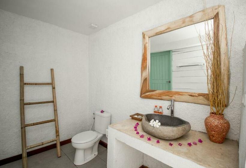 اتاق لوکس با تخت بزرگ, Gili Breeze Tropical Bungalows