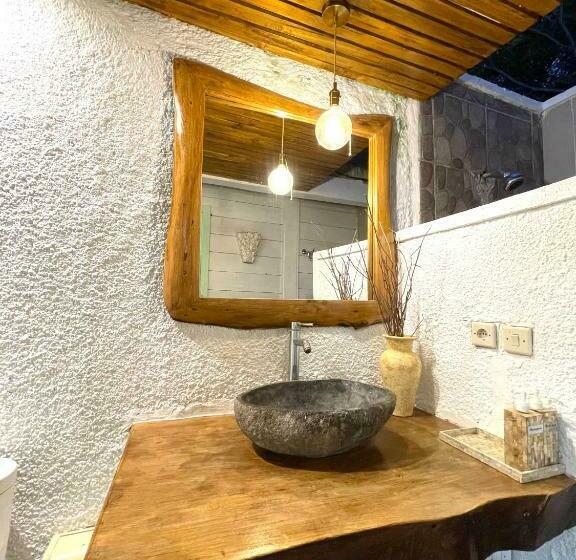 اتاق لوکس با تخت بزرگ, Gili Breeze Tropical Bungalows