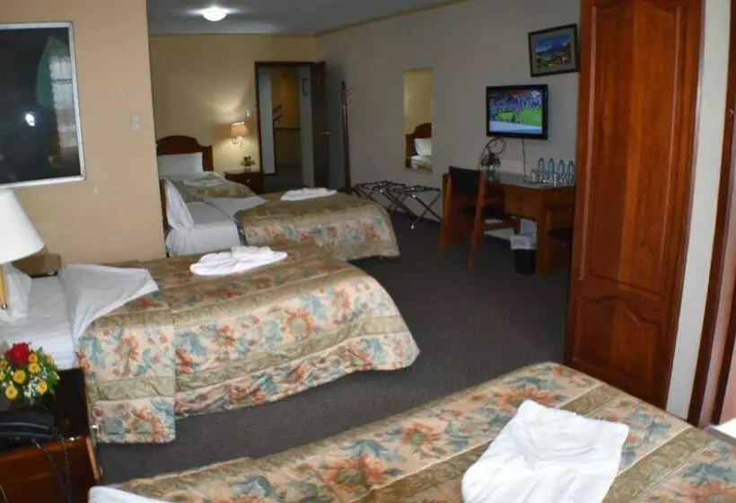 اتاق استاندارد چهار تخته, Grand Hotel Loja