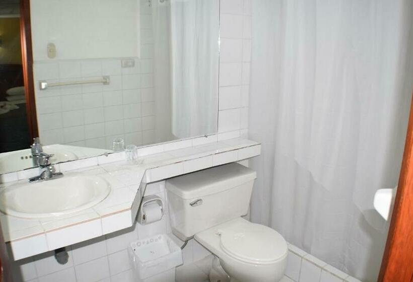 اتاق استاندارد سه نفره, Grand Hotel Loja