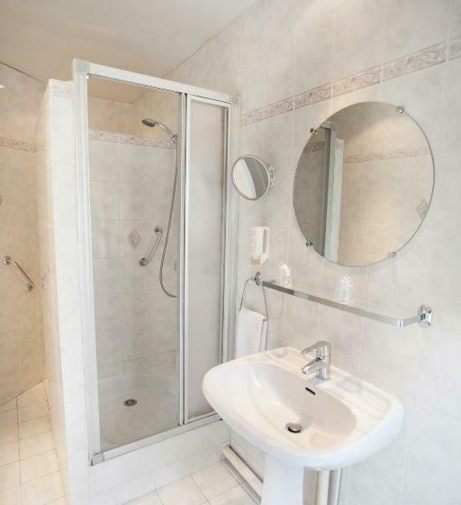 スタンダードルーム, Nadaud