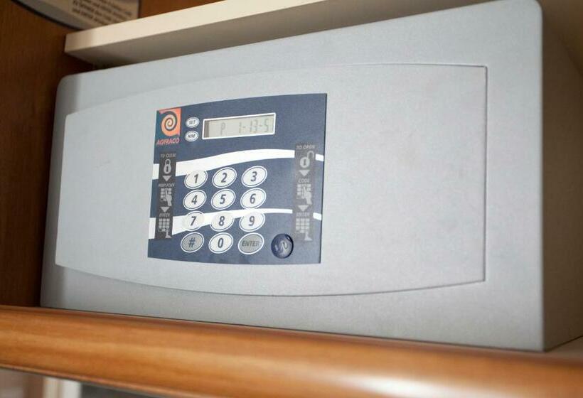 スタンダードルーム, Nadaud